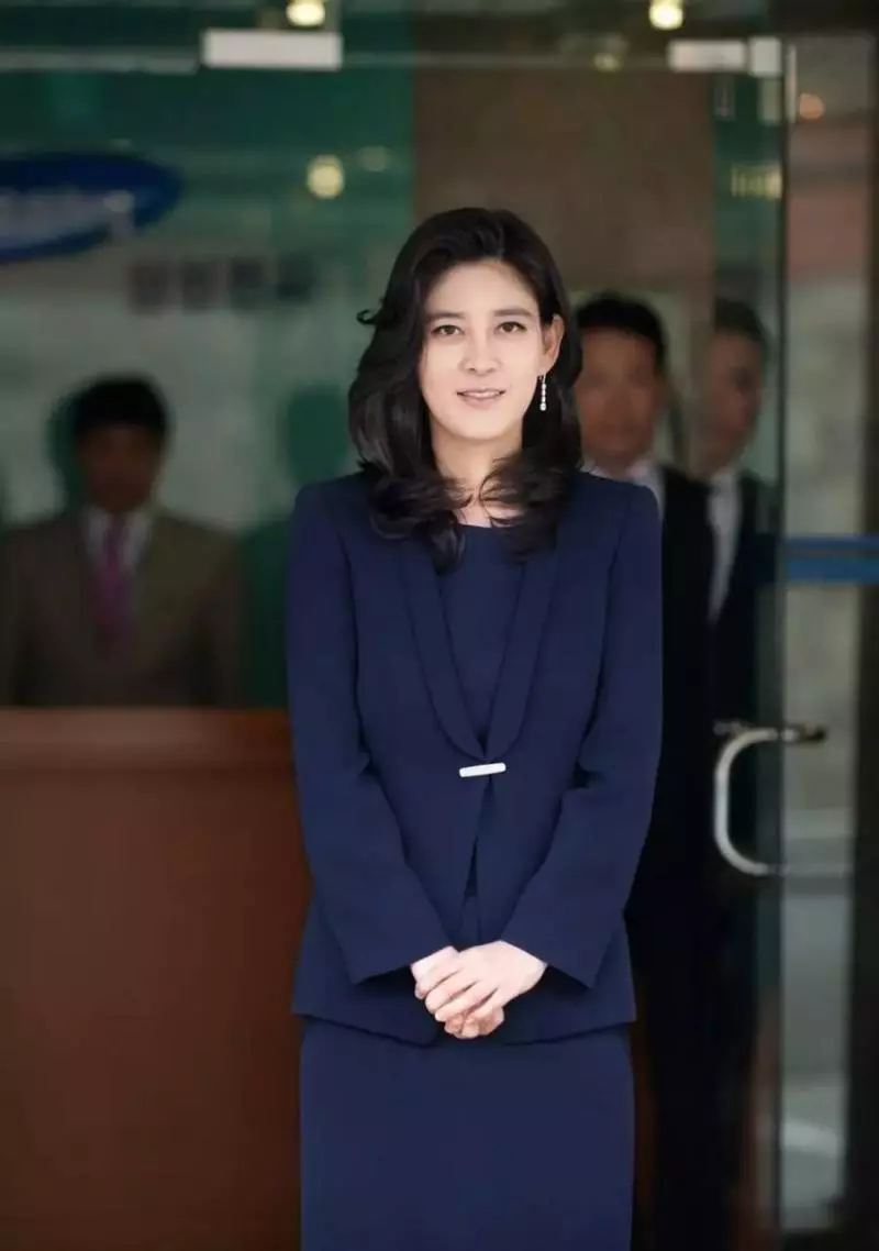 三星總栽女兒嫁保全,丈夫卻二度自殺!要求70億離婚,婚姻不幸,她還是把人生活得優雅亮麗!