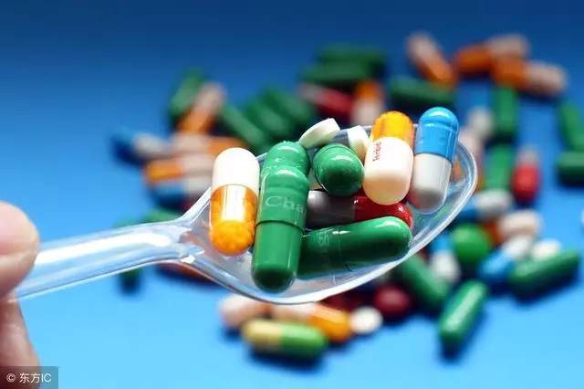 肝不好,臉先知,一旦肝臟受損,勸你2件事少做,3樣食物要少碰!