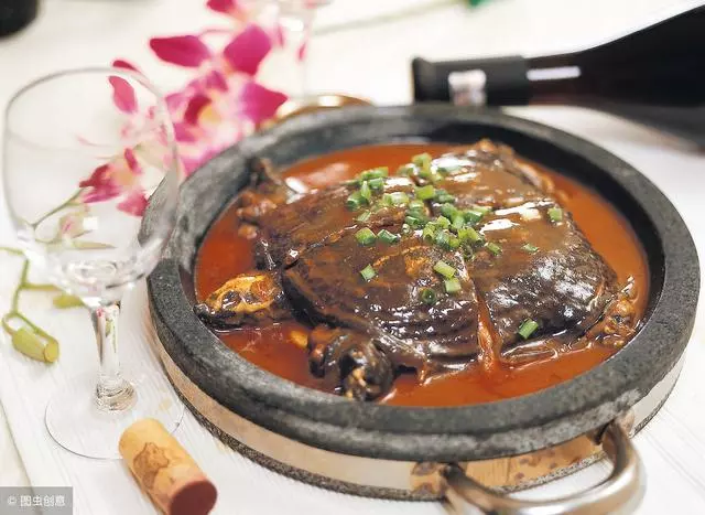 肝不好,臉先知,一旦肝臟受損,勸你2件事少做,3樣食物要少碰!