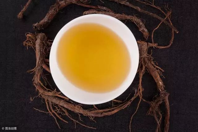 肝不好,臉先知,一旦肝臟受損,勸你2件事少做,3樣食物要少碰!