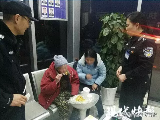淚目!八旬老人走失,竟是「回到 30 多年前」去幼兒園接女兒