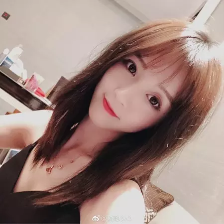20歲正妹陸直播主「嬉笑唱國歌」! 遭警拘留5天下場超慘