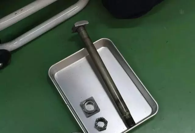 嗨!兄弟們該自己動手換輪胎了,其實換輪胎好簡單的!