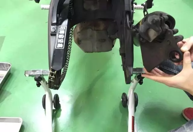嗨!兄弟們該自己動手換輪胎了,其實換輪胎好簡單的!