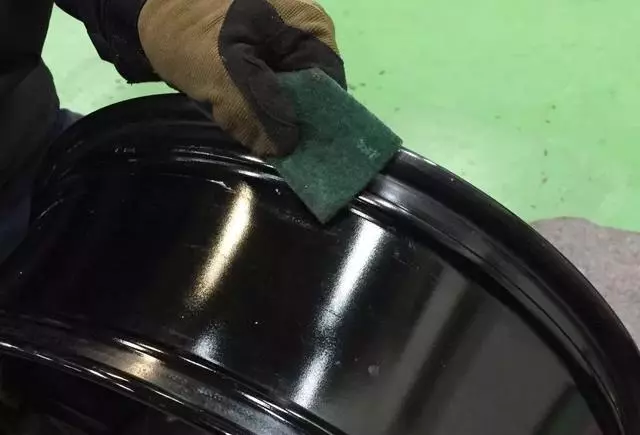 嗨!兄弟們該自己動手換輪胎了,其實換輪胎好簡單的!