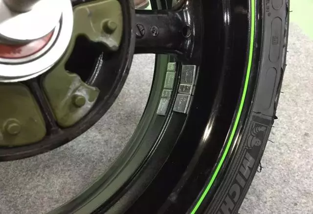 嗨!兄弟們該自己動手換輪胎了,其實換輪胎好簡單的!