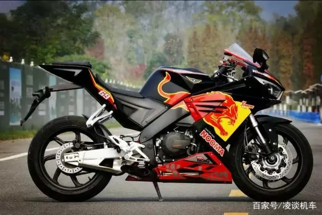 這輛國產大排量跑車性價比挺高,帶ABS系統,可惜毀在了外觀上!