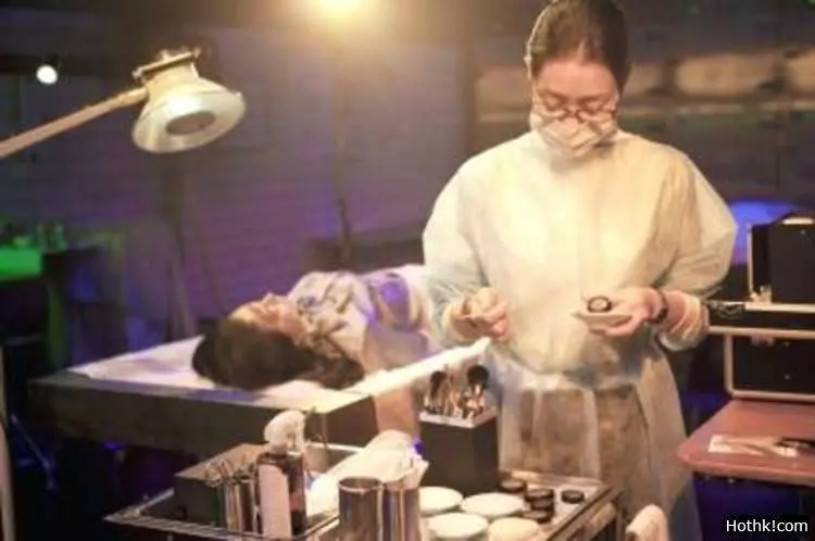 死人化妝學徒起薪點港幣43000蚊,有意應征的話,請考慮清楚 師傅會安排你響一個停屍間