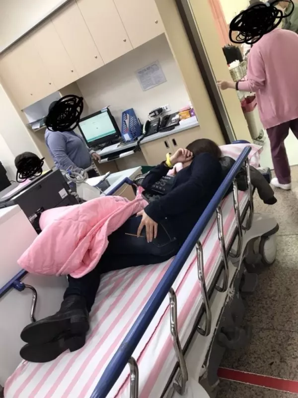 新年就掛急診!「屁股插了這根」超尷尬,妹子躺病床哀嚎…看完細節...我笑噴了!!