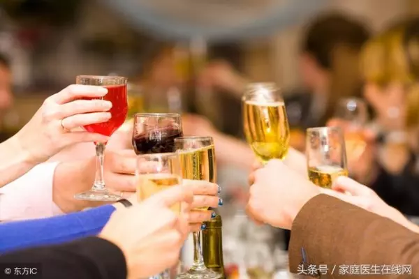 喝酒傷肝!喝酒前做好這3點,保護肝臟免受『災難』!