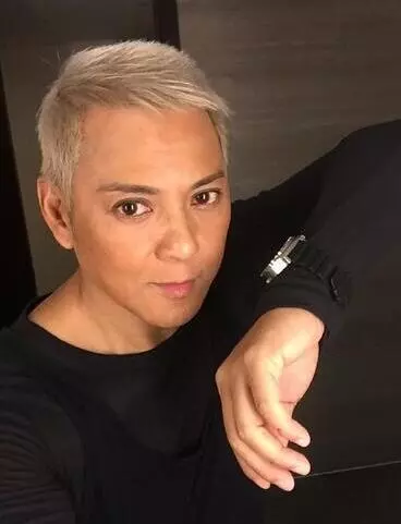 曾是一線明星,因吸毒被捕,如今妻離子散,卻過著樣的生活,令人唏噓不已!