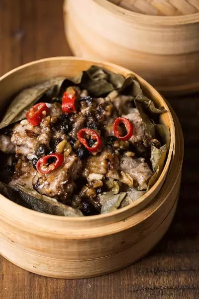 排骨三吃：豆豉排骨（蒸）、糖醋排骨（煎炒）、蒜香醉排骨（炸）