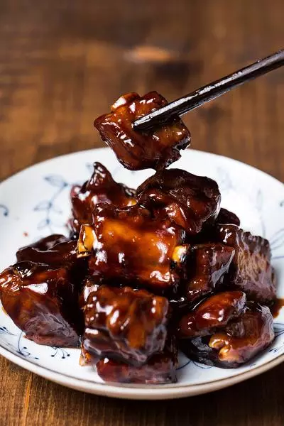 排骨三吃：豆豉排骨（蒸）、糖醋排骨（煎炒）、蒜香醉排骨（炸）