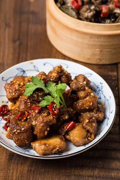 排骨三吃：豆豉排骨（蒸）、糖醋排骨（煎炒）、蒜香醉排骨（炸）
