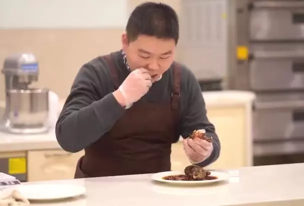 年薪飆破百萬!「品兔師」一年啃2千個兔頭,他稱「口感像鵝肝、鮑魚」!