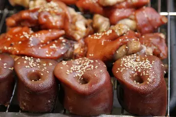 「清蒸豬鼻」 插青蔥!網友好奇這道料理到底要怎麼吃...老司機大推:「超好吃的!」