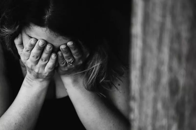 人妻遲遲不孕,到醫院檢查後被告知「你是男的」,她當場嚇傻奔潰!