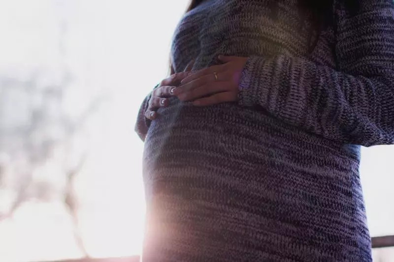 人妻遲遲不孕,到醫院檢查後被告知「你是男的」,她當場嚇傻奔潰!