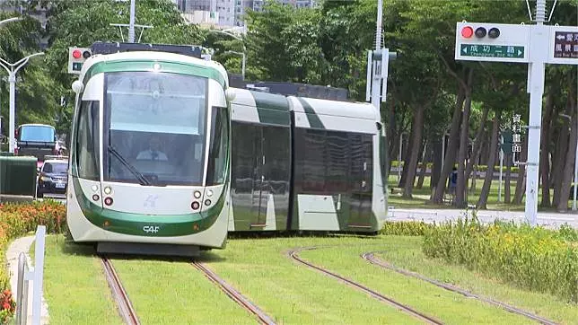 高市辦輕軌公聽會 支持與反對方激烈口角