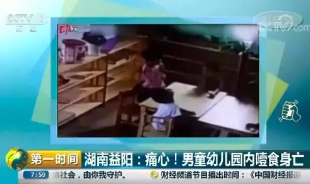 孩子吃堅果嗆入氣道,搶救無效身亡!醫生演示急救方法,父母學會能救寶寶的命!
