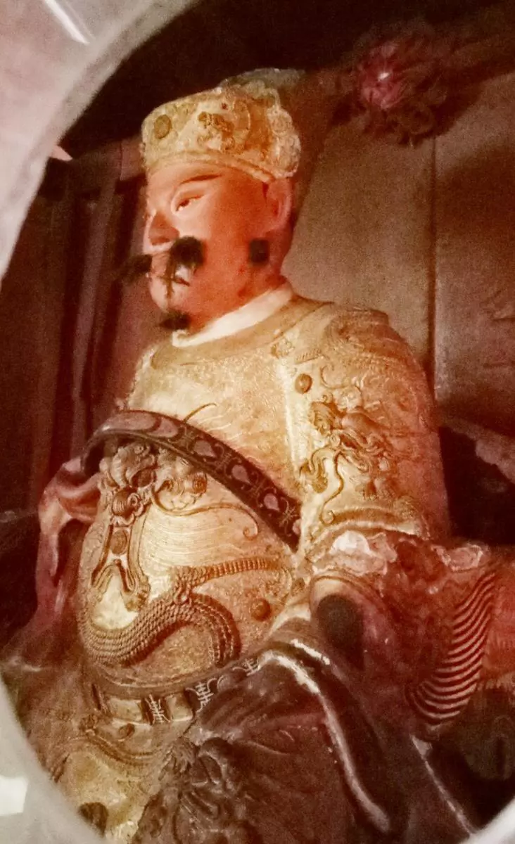 霹靂太平:太歲爺「顯靈了」?神像會長鬍鬚,外來信徒登島膜拜!