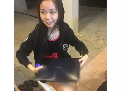 樓下組屋失火,18歲工教女生不逃命卻這樣做,讓人豎起大拇指!