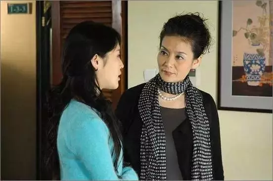 婚禮結束 我腿酸 老公抱我進婚房 婆婆見了扇我一耳光 孩子沒了
