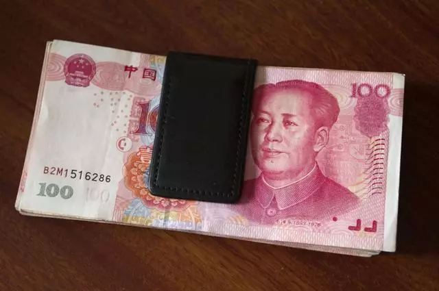 落難後四處借錢,只有一人借給他一千,十年後他讓那人成了大老闆