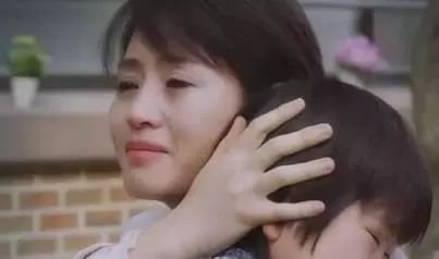 老婆每個月給岳母三千給我媽一千,母親來找我說理,我攆她回老家