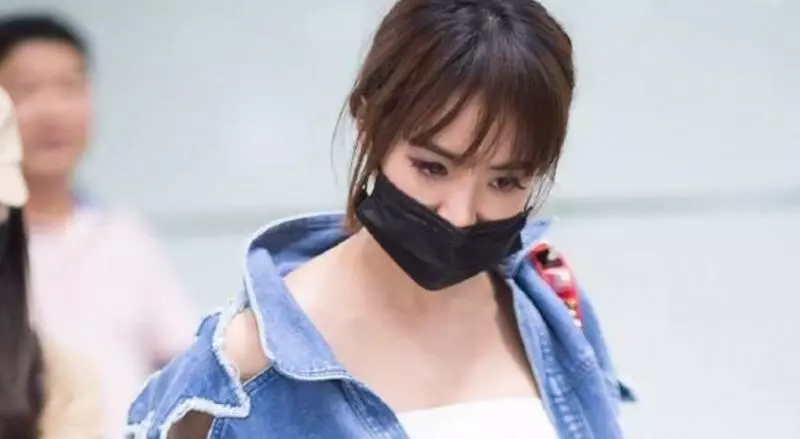 蔡依林現身機場,衣服這樣穿......網友:看著都難受,不如不穿!