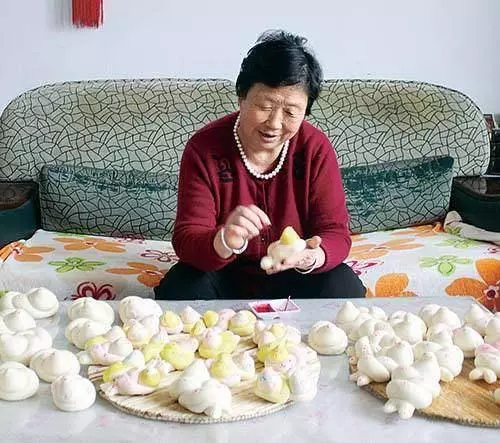 弟弟生病我偷偷轉帳兩萬,看到婆婆一條撤回的信息,我哭紅了眼眶