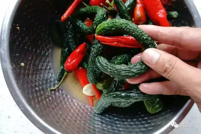 有種下飯菜叫醬黃瓜 可別小看它 咯吱爽脆比肉香!