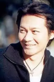 撞臉劉德華的他,初出道被「徒弟」搶冠軍,52歲心酸轉行賣保險