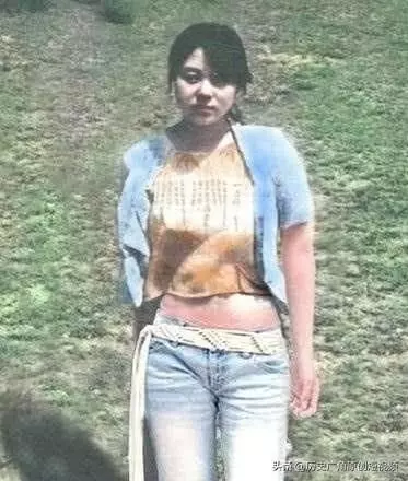 19歲女孩被槍決,臨終前突然張開嘴,只有行刑士兵明白她的意思!