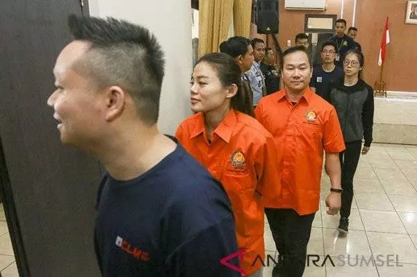 著名網紅跌打師傅 Chris Leong印尼被扣 只因..