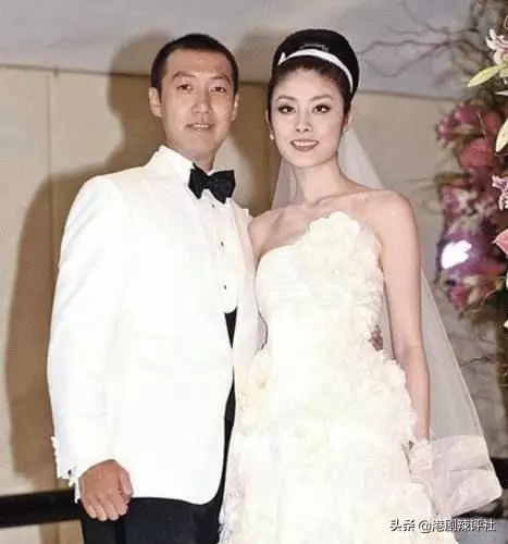 陳慧琳結婚11年仍如熱戀般甜蜜,與老公參加親子遊宛若孩童超俏皮