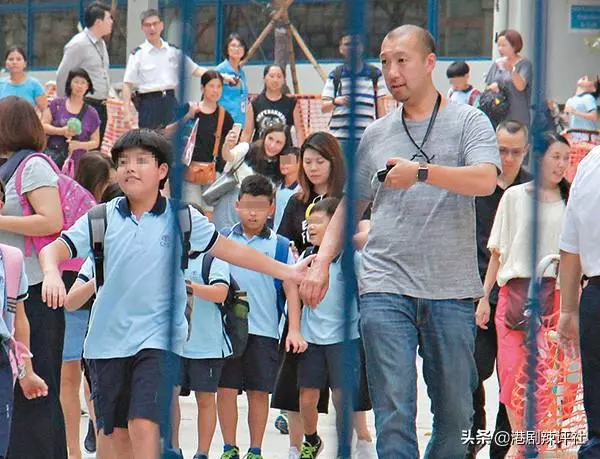 陳慧琳結婚11年仍如熱戀般甜蜜,與老公參加親子遊宛若孩童超俏皮