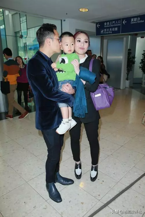 陳慧琳結婚11年仍如熱戀般甜蜜,與老公參加親子遊宛若孩童超俏皮