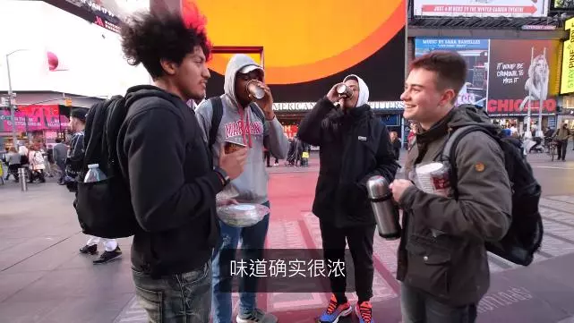 外國人Try喝怡保白咖啡☕結果他們的反應都驚艷到不要不要!網淚: 大馬之光啊~