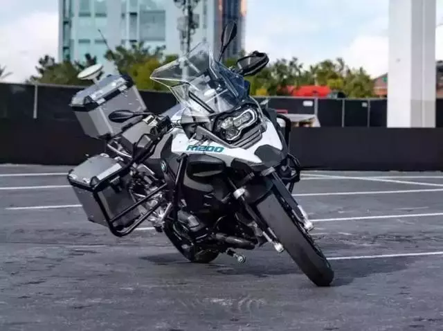 寶馬摩托車R1200GS ADV實現無人駕駛!