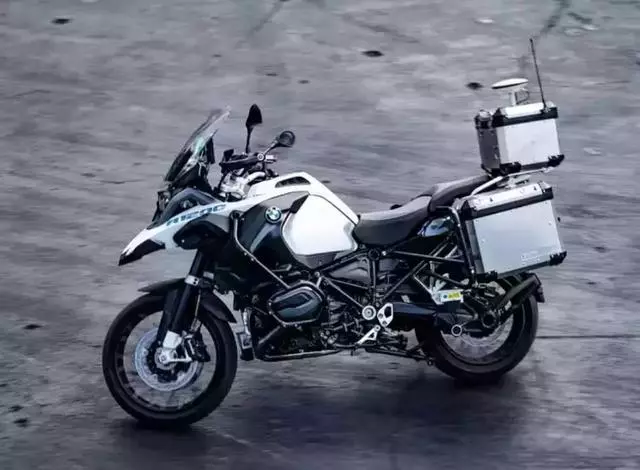 寶馬摩托車R1200GS ADV實現無人駕駛!
