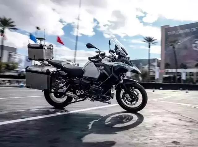 寶馬摩托車R1200GS ADV實現無人駕駛!