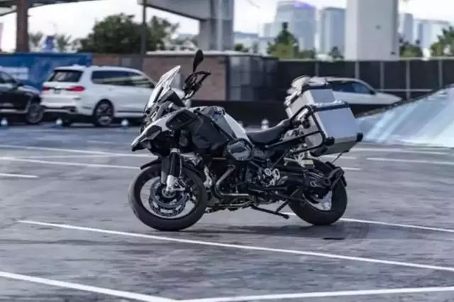 寶馬摩托車R1200GS ADV實現無人駕駛!
