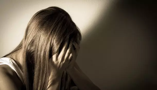 女記者臥底進入「上流慈善晚會」想真實轉播,沒想到目睹「史上最下流X亂派對」當場崩潰..