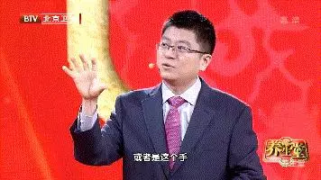 手抖也是病,病根在大腦!如果身體有這三個症狀,可能已經中招了