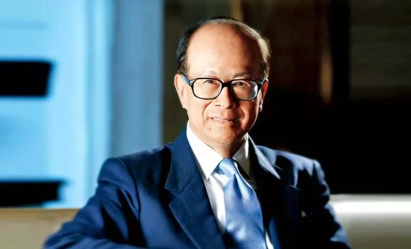 ［震撼世界］首富李嘉誠向世界發出最強預警！