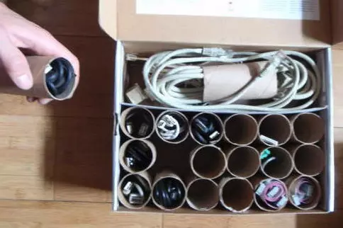 21種「隨手可得 」的生活小招 想喝酒但沒有開瓶器...筆電插頭直接解決!