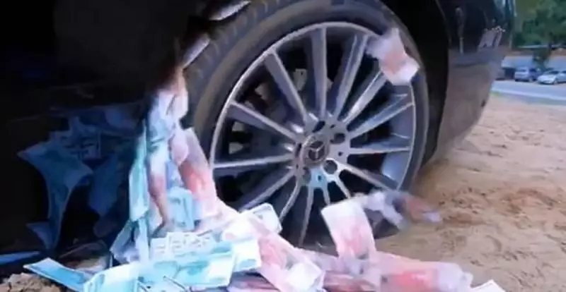 我就是超有錢!富二代拍片炫富「錢是沒用的東西」 開窗狂撒錢吶喊:來~可憐可憐你們~