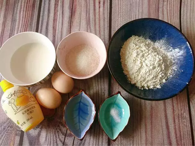 1碗麵粉,2個雞蛋,上鍋蒸一下,鬆軟香甜,好吃不上火,給孩子吃特別好
