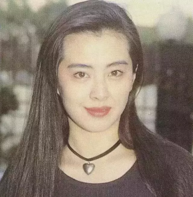 30年前女神王祖賢的穿搭,現在依舊流行,連楊冪也無法超越